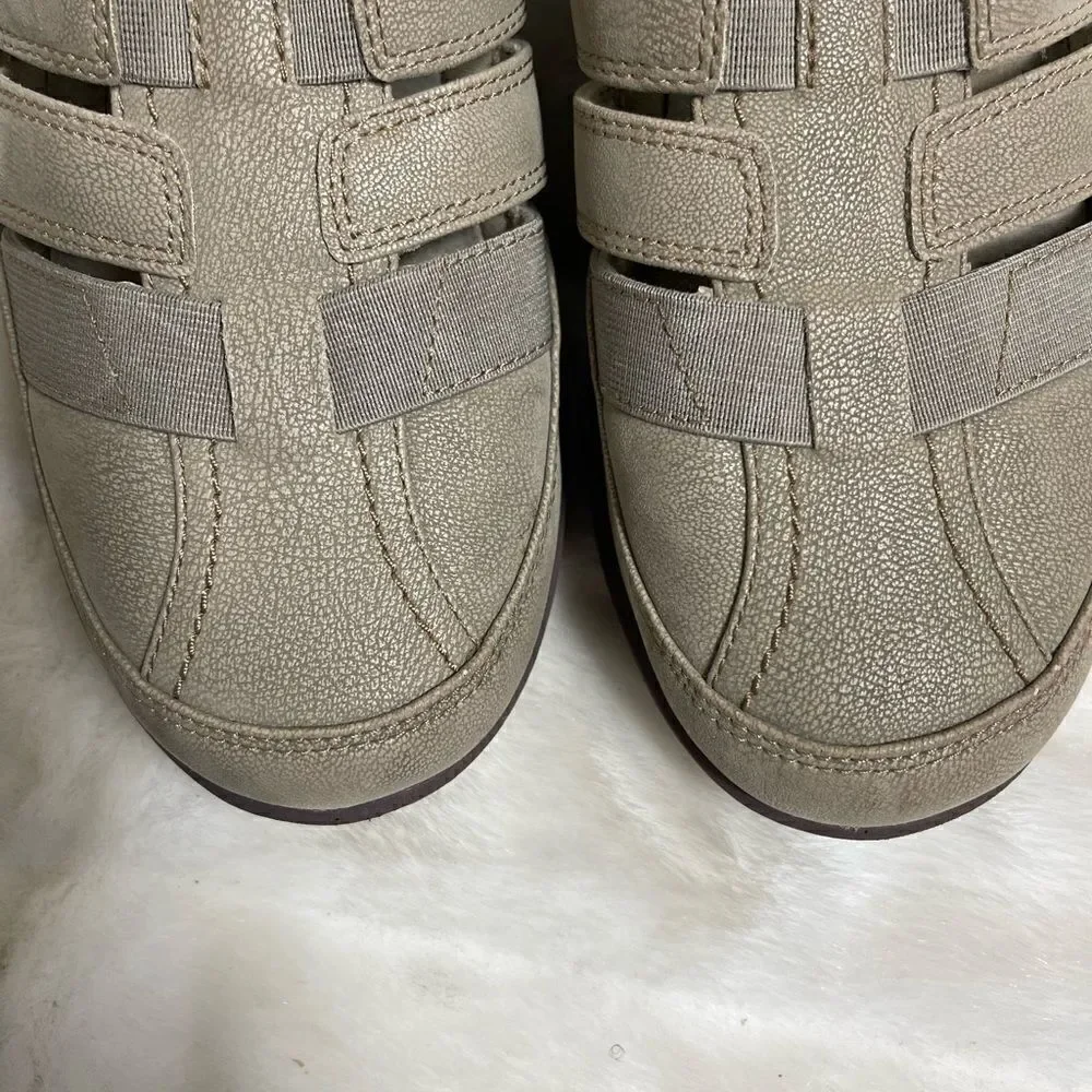 Clarks Cloudsteppers Sillian Khaki slip on shoes size 10.